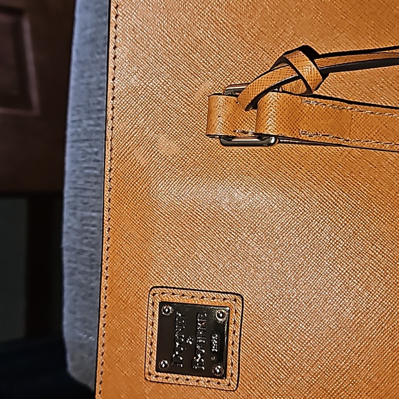 Dooney and Bourke Large Tote - Picture 4 of 8